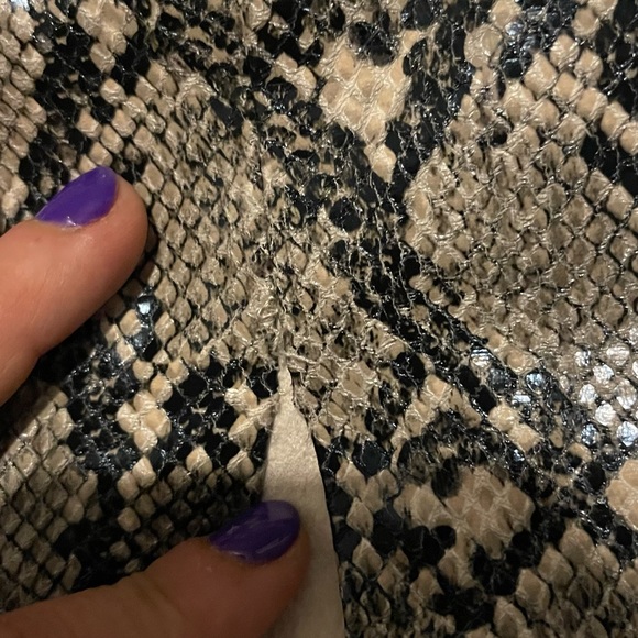 ❌❌SOLD ❌❌ ZARA - Animal Embossed Faux Leather Skirt - Picture 7 of 11